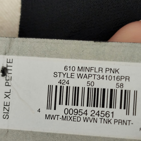 Apt. 9 plum white petunia floral sleeveless blouse size xlp - Picture 6 of 9